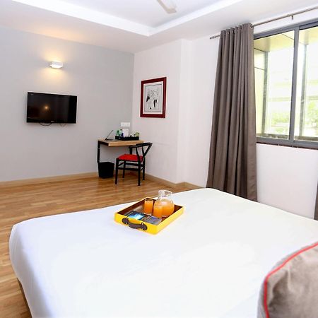 Hotel Oyo Townhouse 012 Kaushambi Metro Ghaziabad Extérieur photo