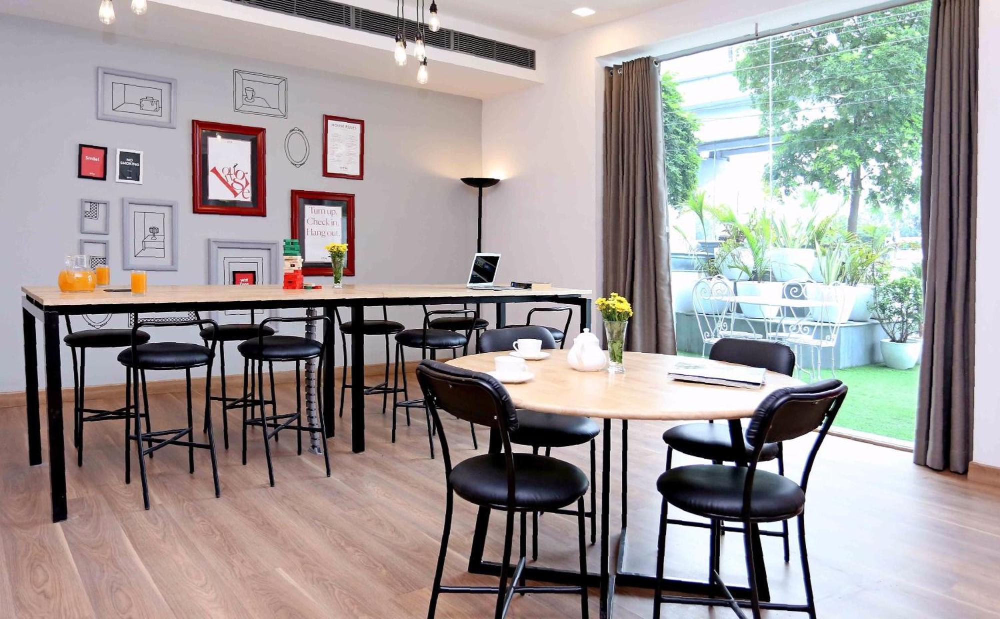 Hotel Oyo Townhouse 012 Kaushambi Metro Ghaziabad Extérieur photo
