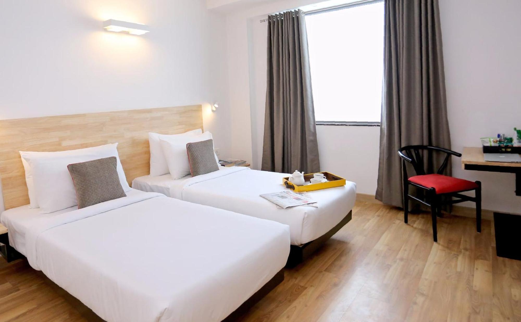 Hotel Oyo Townhouse 012 Kaushambi Metro Ghaziabad Extérieur photo