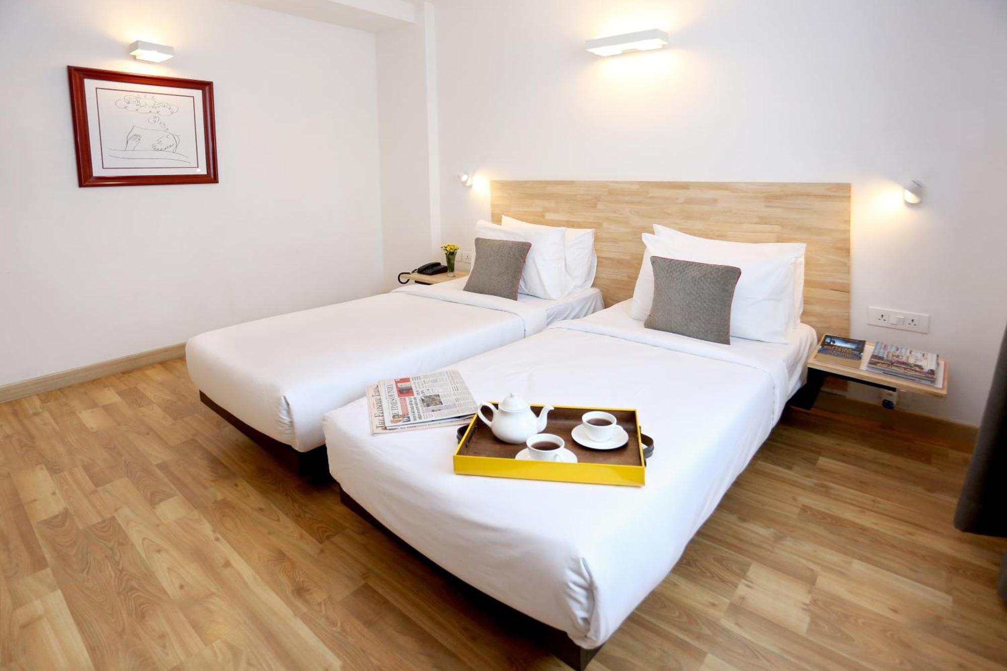 Hotel Oyo Townhouse 012 Kaushambi Metro Ghaziabad Extérieur photo