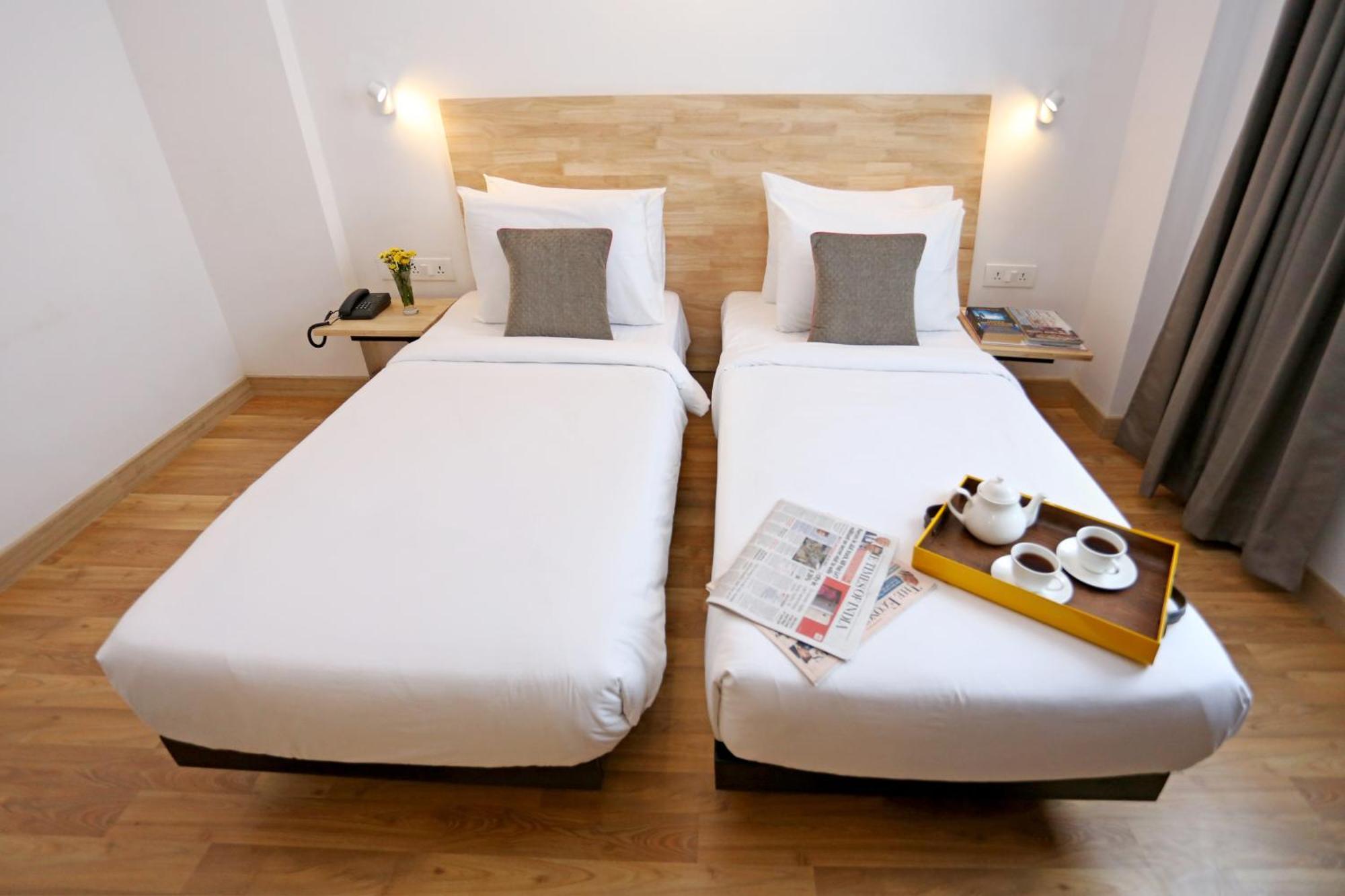 Hotel Oyo Townhouse 012 Kaushambi Metro Ghaziabad Extérieur photo