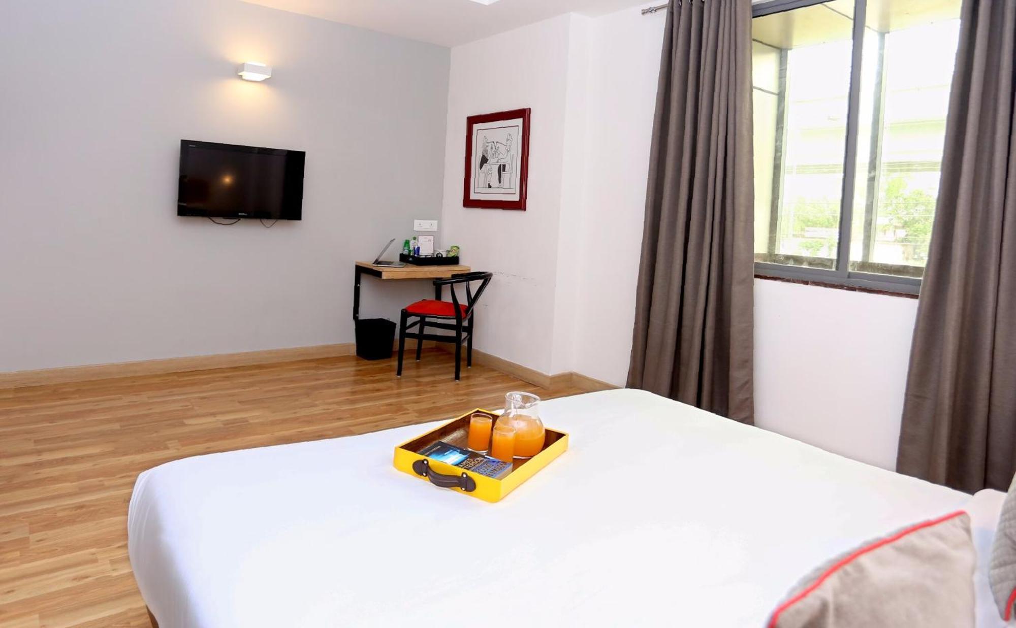 Hotel Oyo Townhouse 012 Kaushambi Metro Ghaziabad Extérieur photo