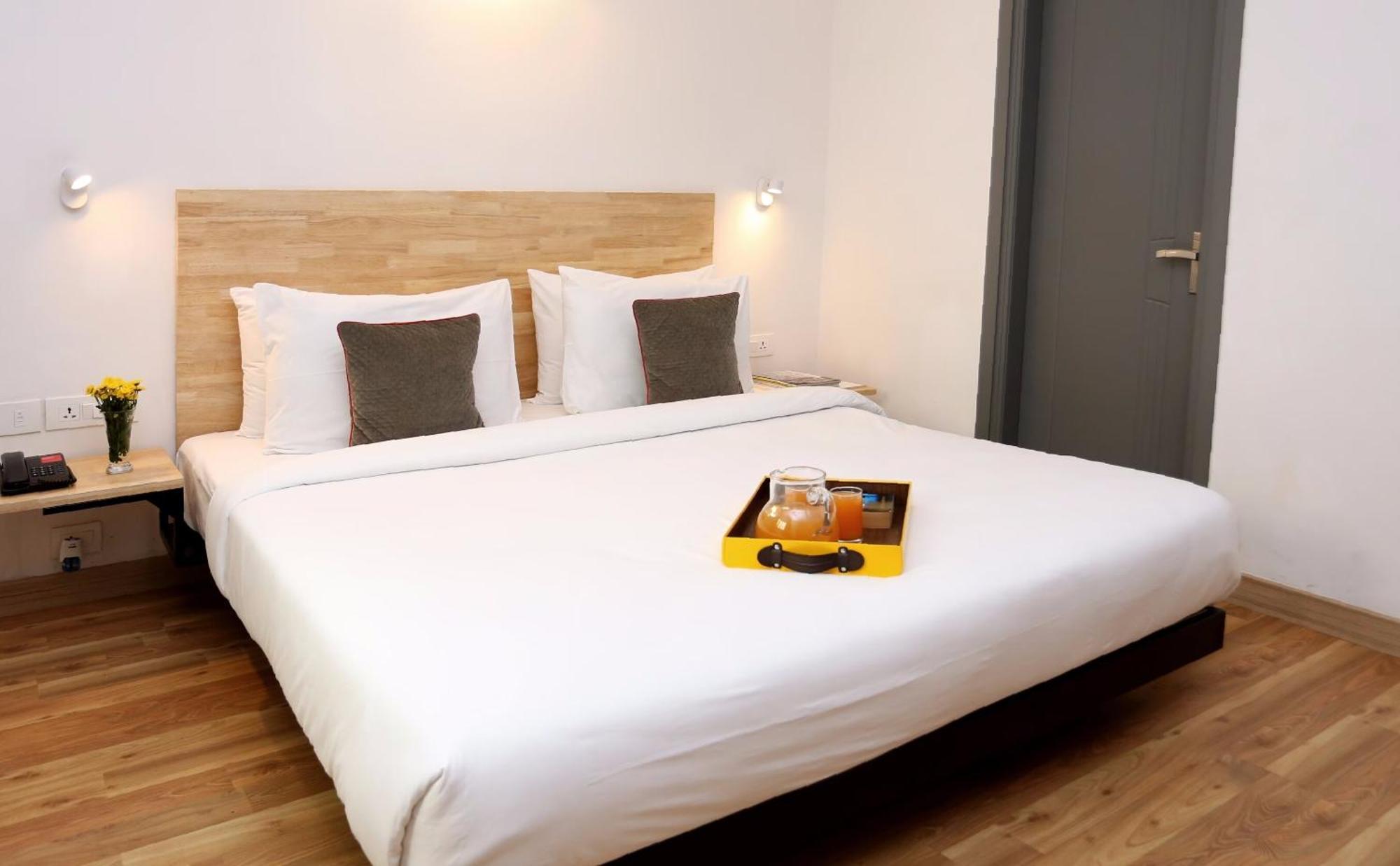 Hotel Oyo Townhouse 012 Kaushambi Metro Ghaziabad Extérieur photo