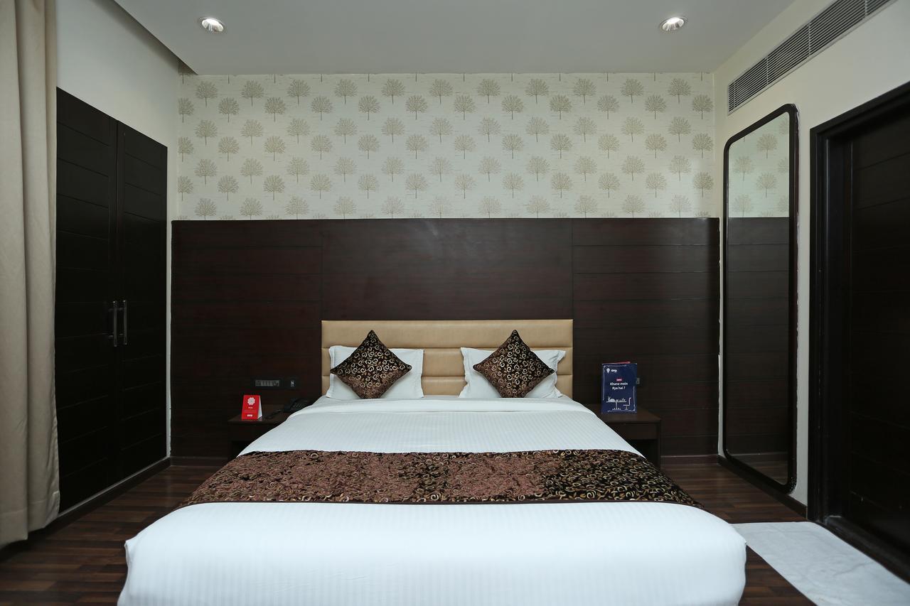 Hotel Oyo Townhouse 012 Kaushambi Metro Ghaziabad Extérieur photo